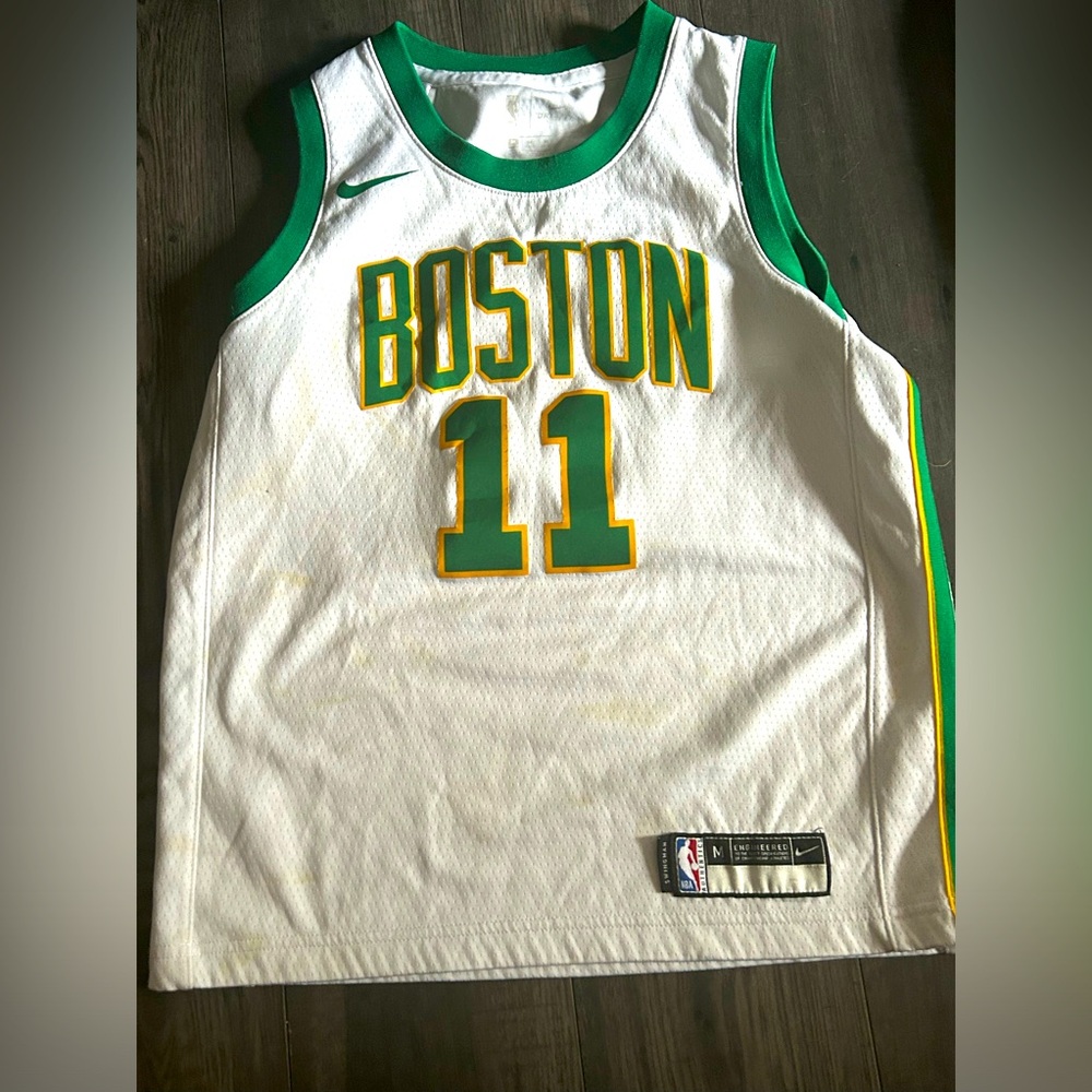 BOSTON CELTICS 🏀 youth size medium “IRVING” basketball jersey